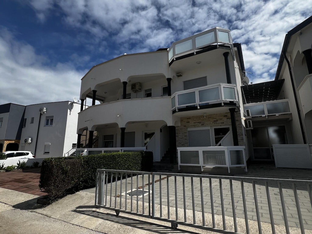 Apartment Lavaran 6