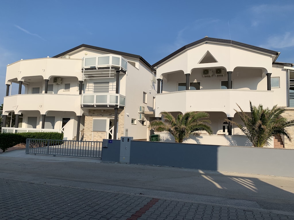 Apartment Vir 1