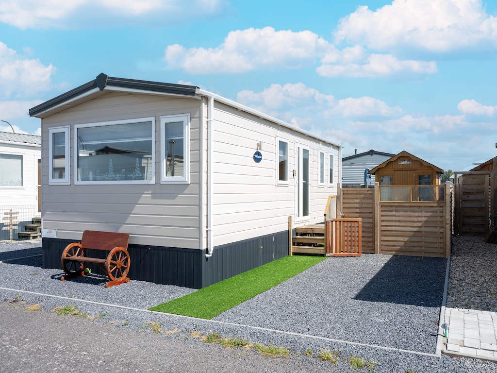 Stacaravan met tuin en terras (4+2)