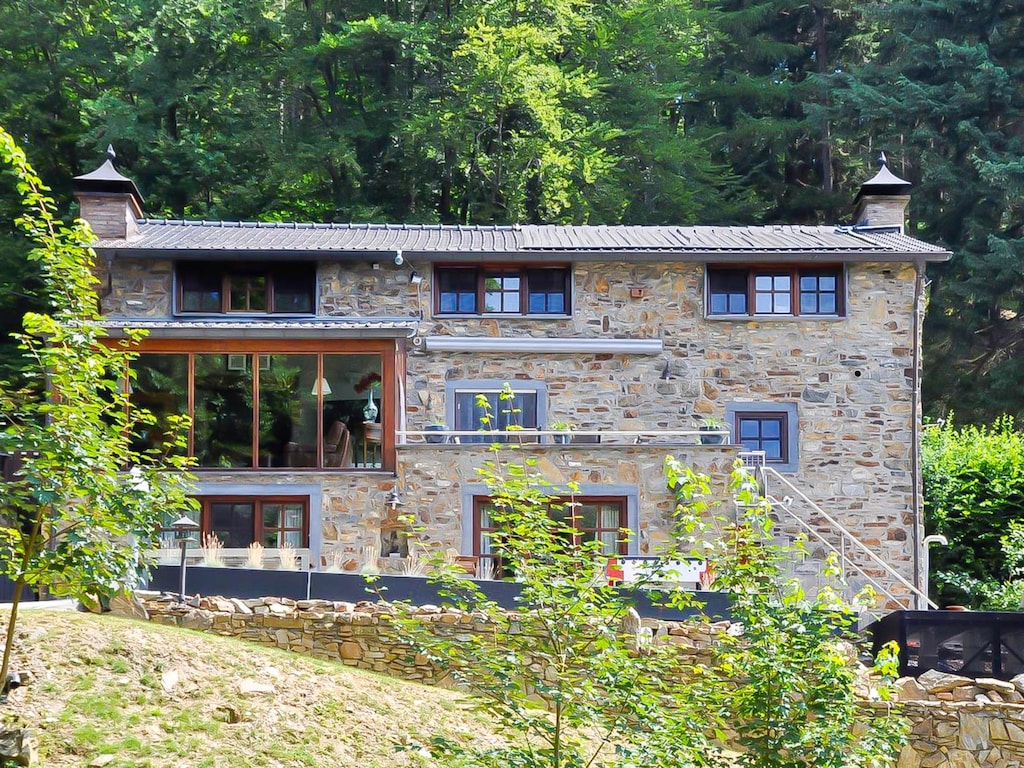 Luxe villa in de Ardennen met zwembad en sauna.