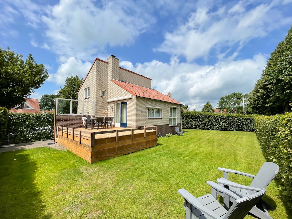 Renoviertes Ferienhaus in Langweer für 6 Personen mit Wasserblick auf die Langweerder Wielen.
