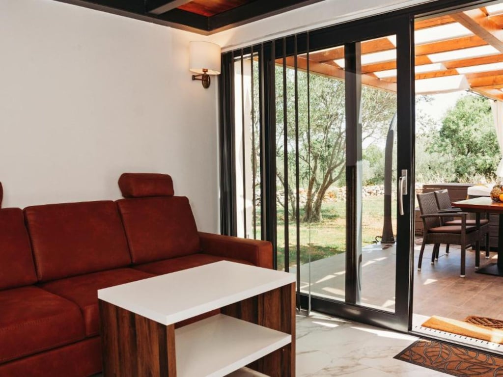 Capisanta Stone Cottage - One Bedroom Holiday Home with Hot Tub