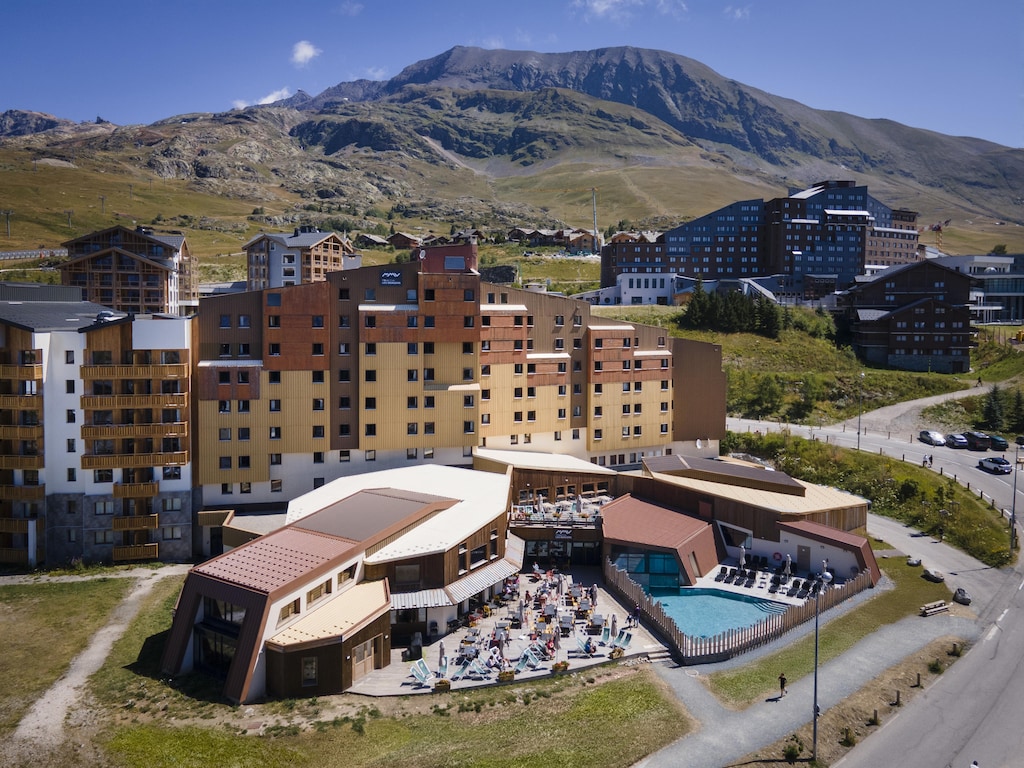 Wonen met drie personen in het hart van Huez
