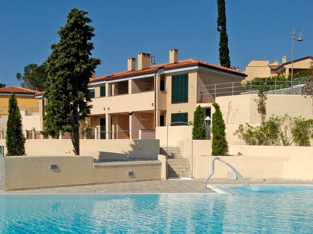 Appartement in Cogoleto met zwembad