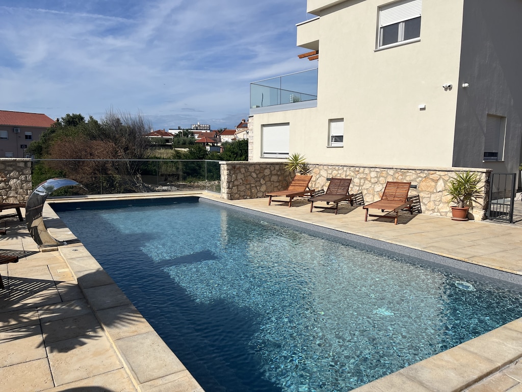 Apartment Mariner 2 with heated pool