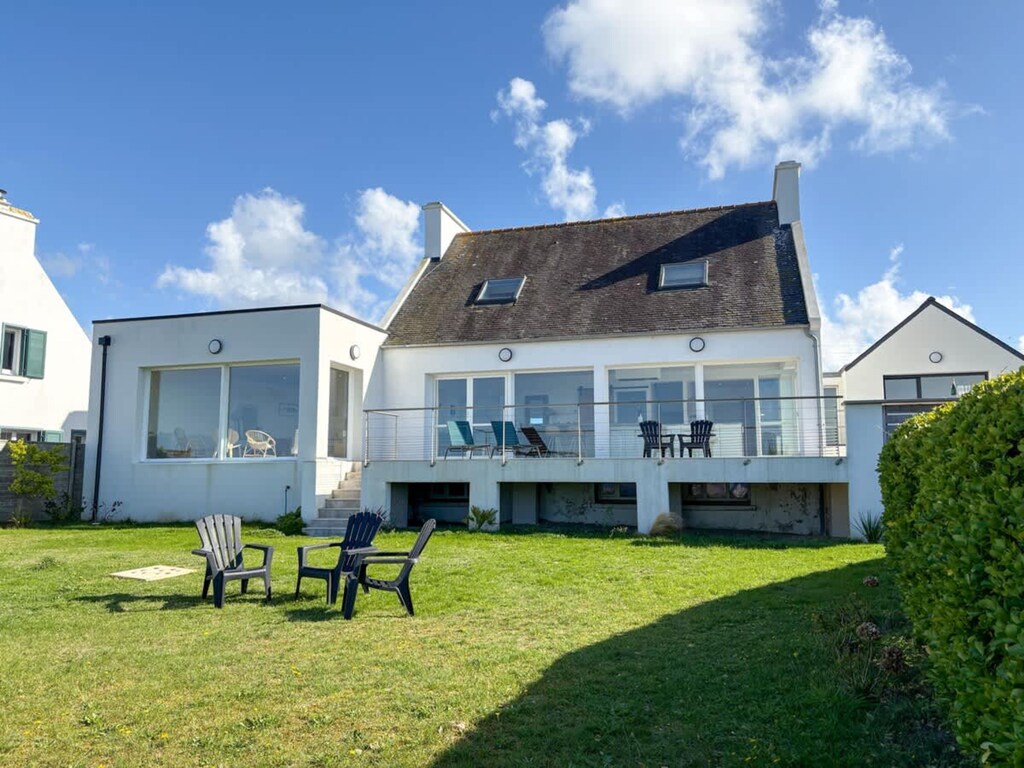 Strandvilla mit Panoramablick aufs Meer
