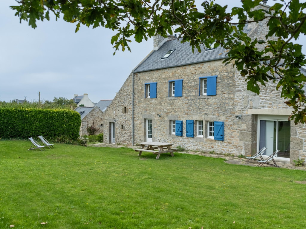 Ferienhaus mit Garten in der Nähe des Strandes von Lampaul
