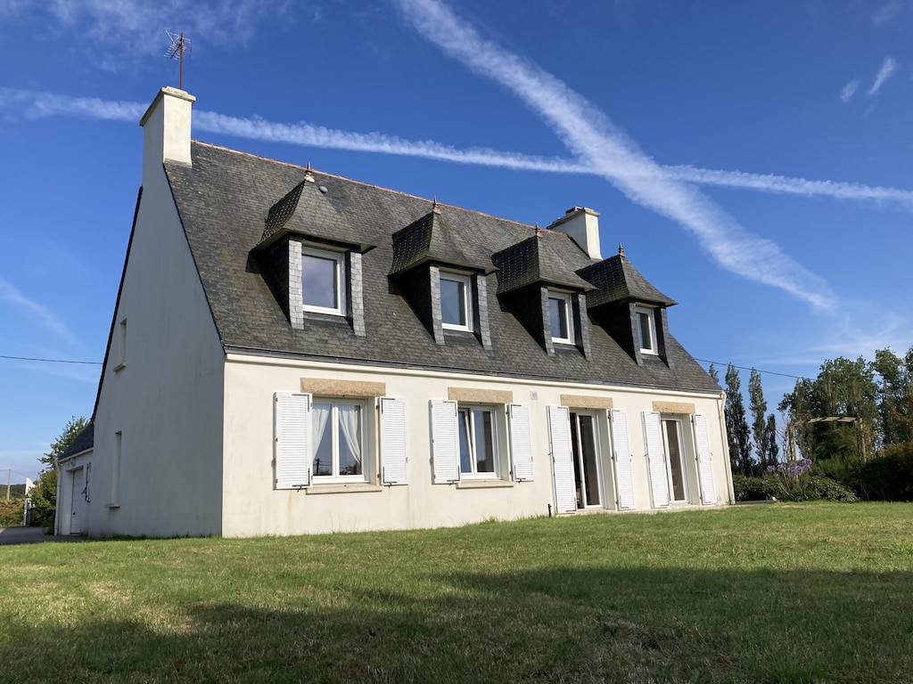 Haus in Brélès nahe Felsstrand & Freizeitpark