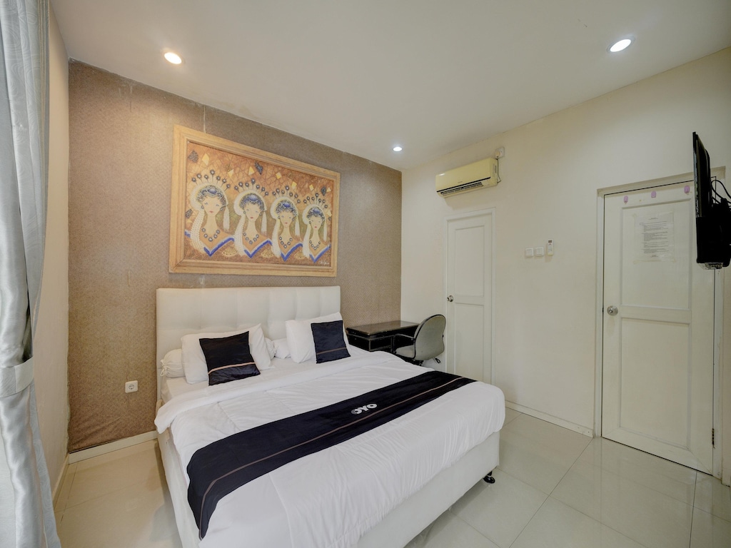Elegant Double Suite Near RS Fatmawati with WiFi