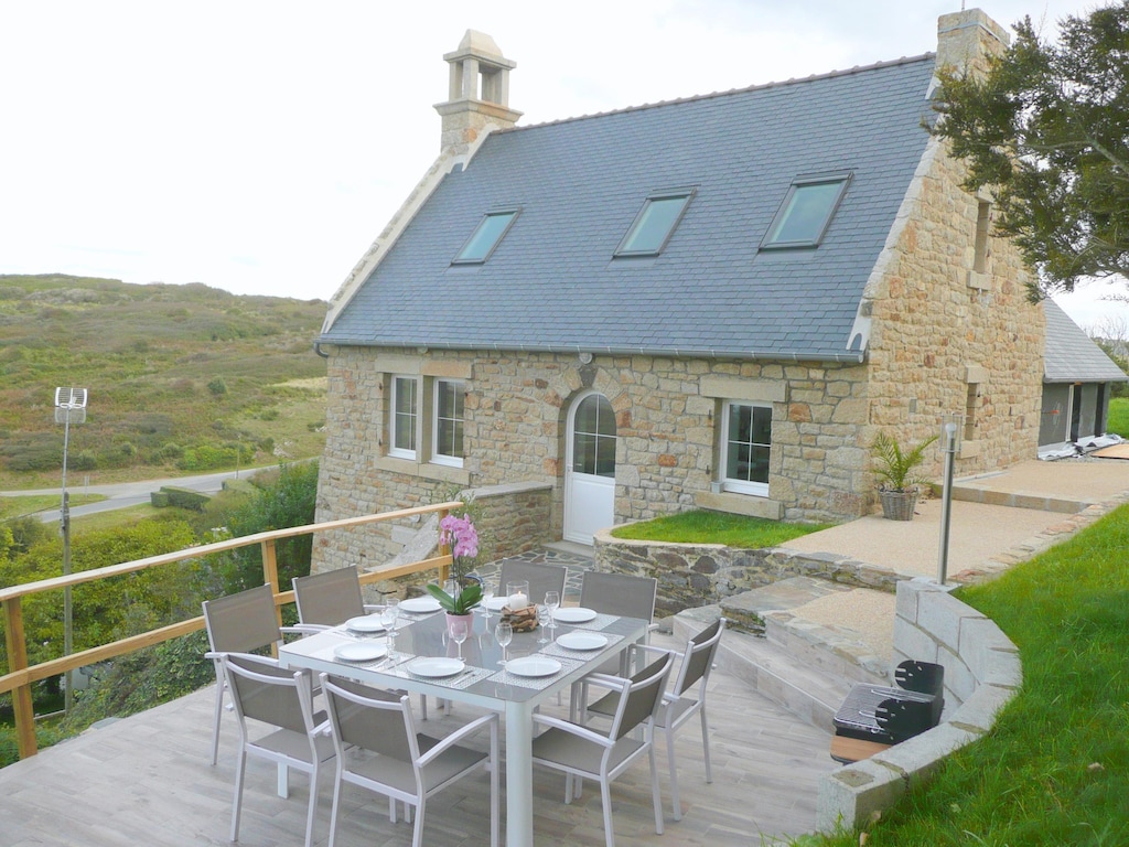 Stenen huis met zeezicht in Bretagne