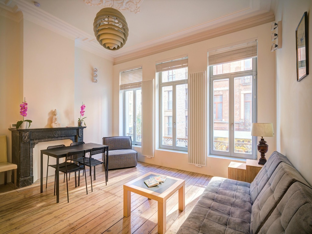 Charmant, licht stenen appartement