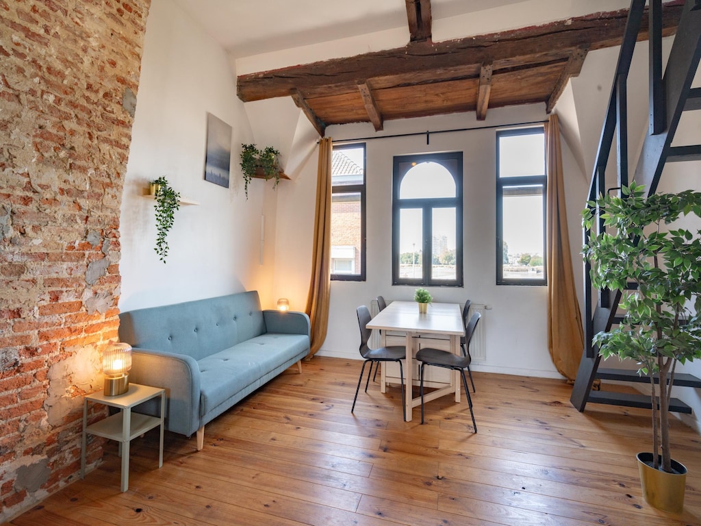 Appartement met twee slaapkamers aan de rivier