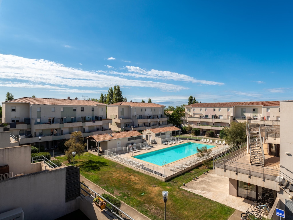 Apartment mit Poolblick am französischen Yachthafen