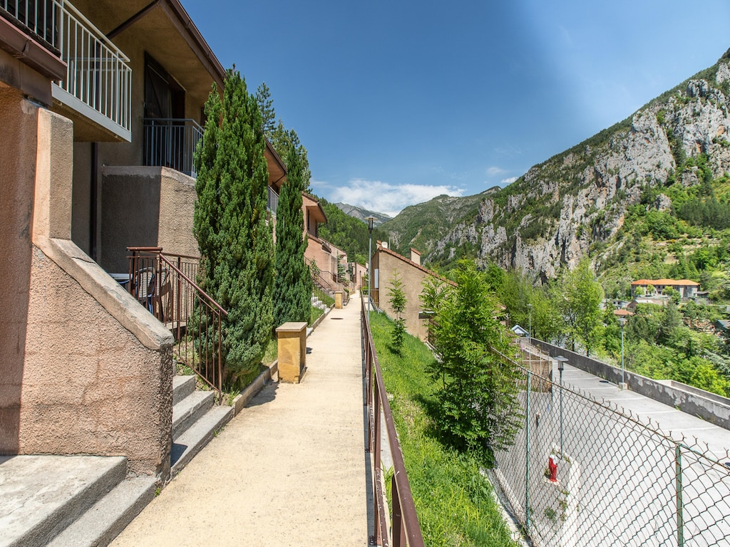 Großzügiges Alpine-Triplex mit Terrasse