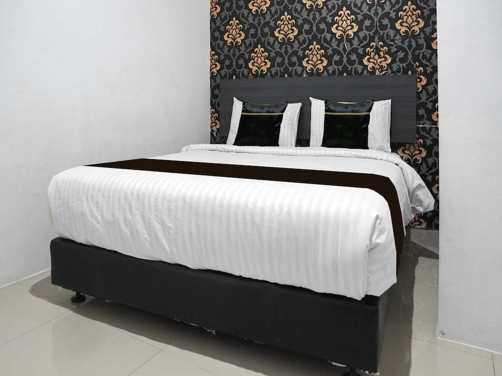 Stylish DBL Suite Escape W/ Free WiFi and Parking