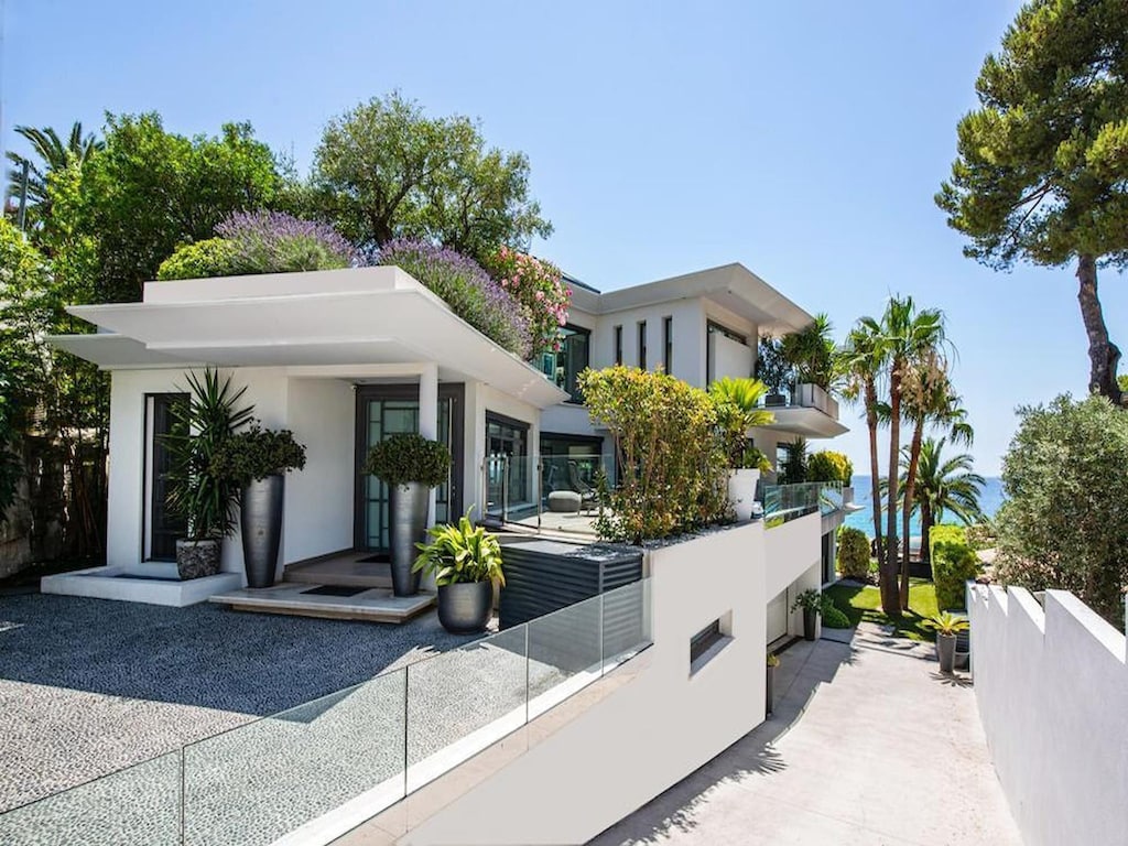 Luxury Seafront Villa with 2 Private Pools