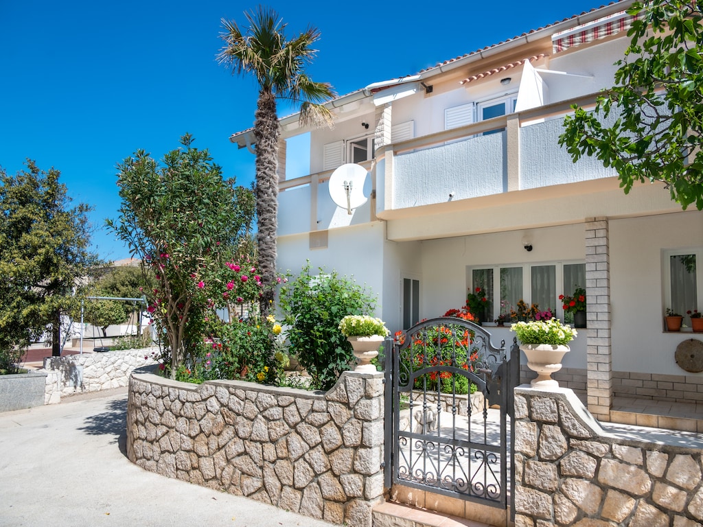 Gezellig appartement nabij de stranden van Pag