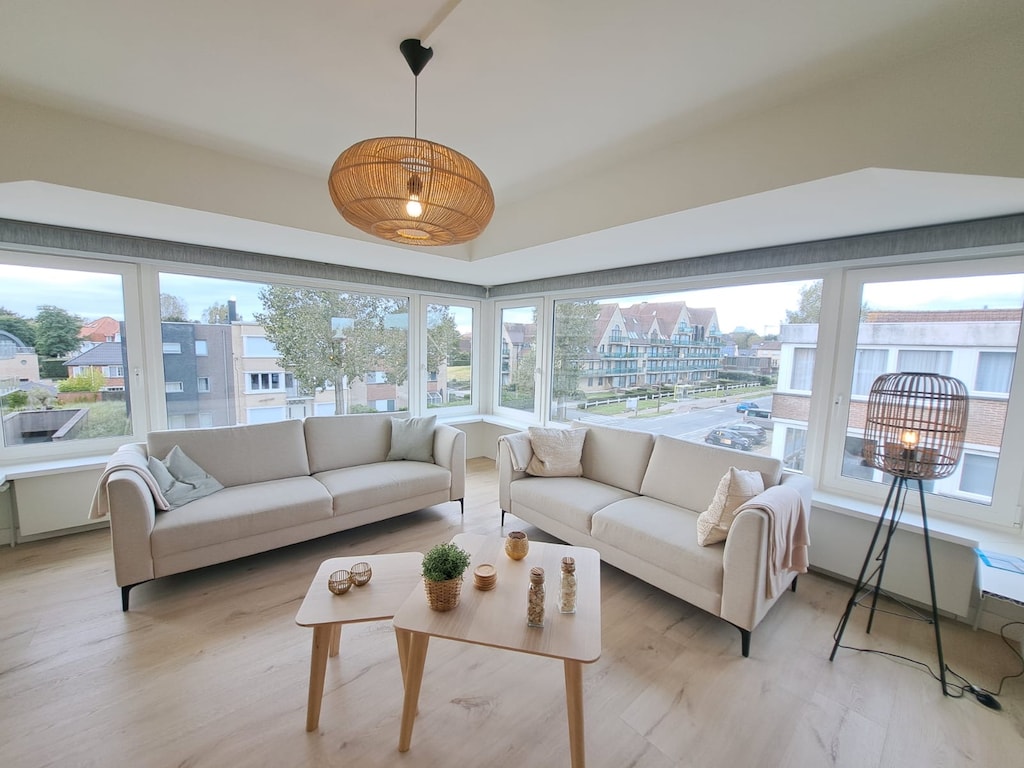 Licht 3-slaapkamerappartement aan het strand