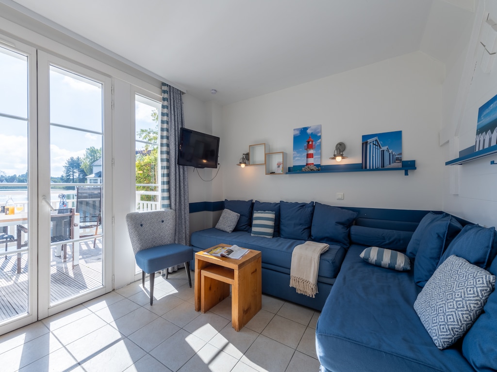 Huis met terras met uitzicht op het meer
