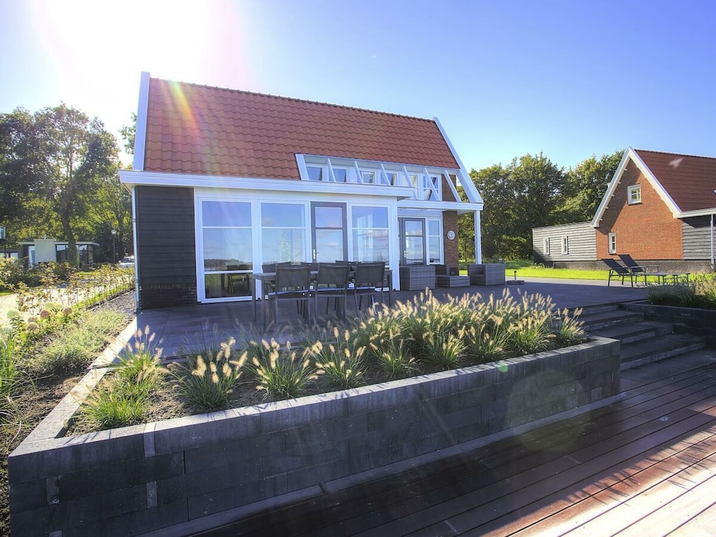 Helle Villa in Hulshorst für 6 Personen mit Kamin, vollausgestatteter Küche und gemütlicher Gartenterrasse.