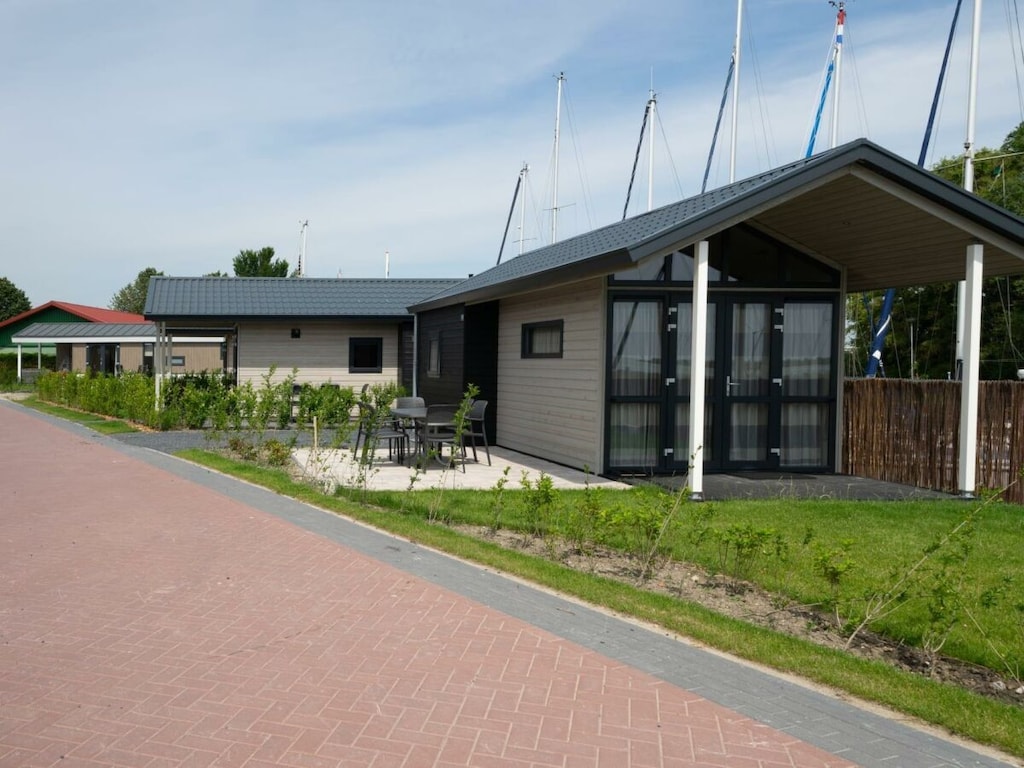Ferienhaus in Bovenkarspel mit Terrasse