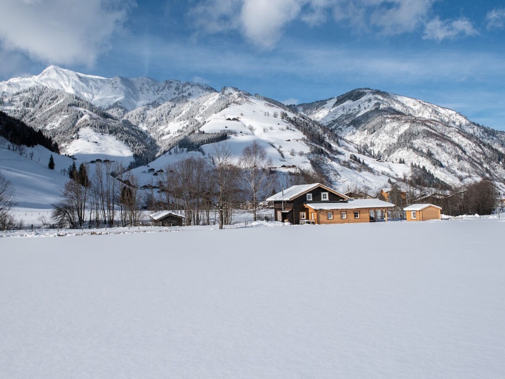 Corelli Holiday Home