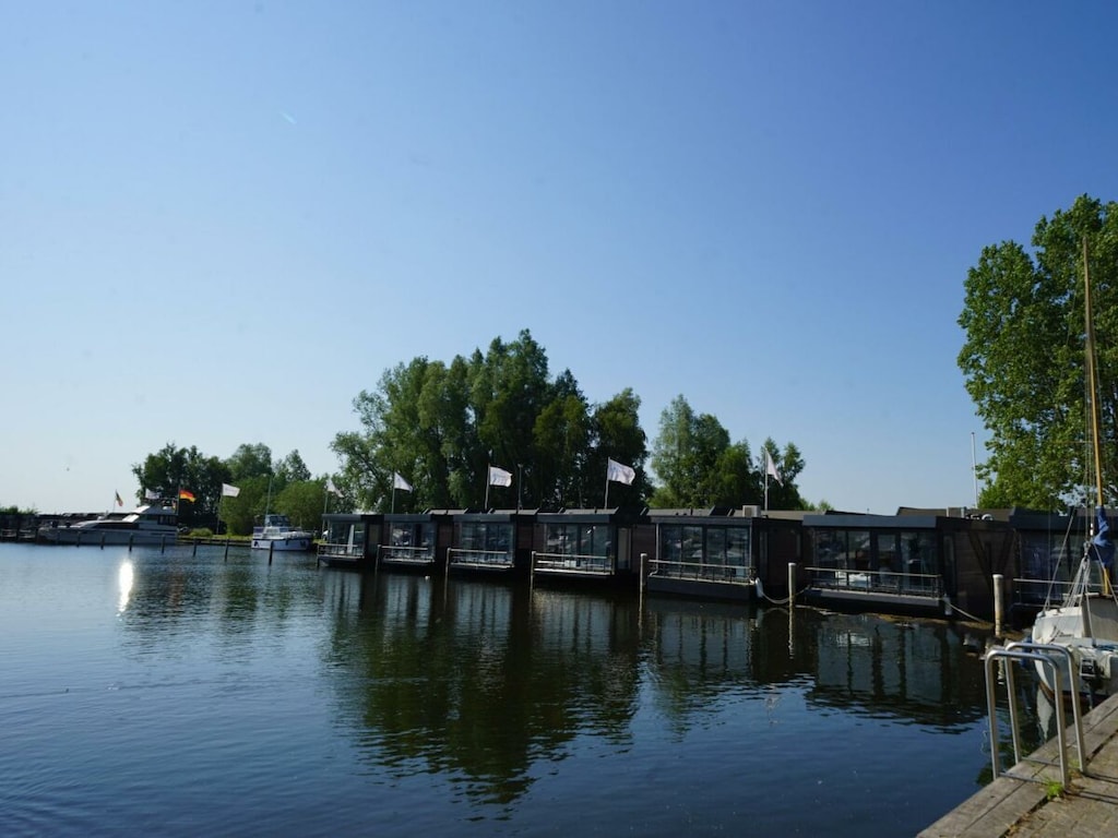 Waterlodge für 6 Personen in Biddinghuizen: einzigartiger Urlaub auf dem Wasser mit 3 Schlafzimmern, Terrasse und kostenlosem WLAN.