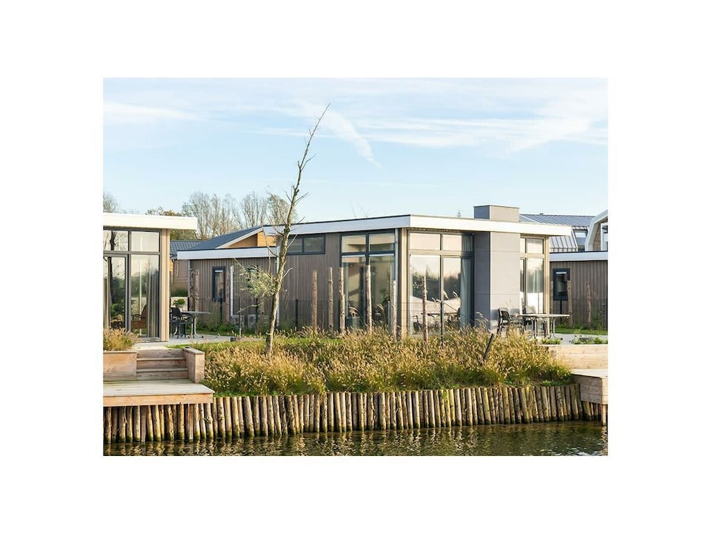Pavilion Waterfront 6
