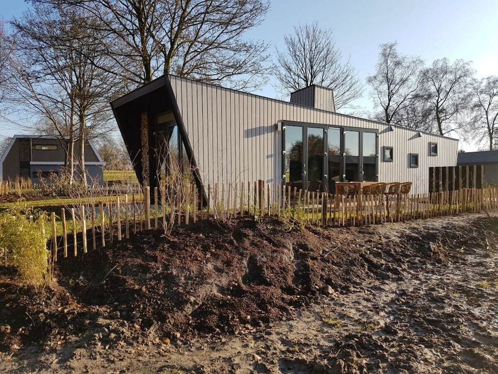 Freistehendes, ebenerdiges Chalet in Biddinghuizen für 4 Personen, mit verspielt eingerichtetem Wohnzimmer, Terrasse und kostenlosem WLAN.