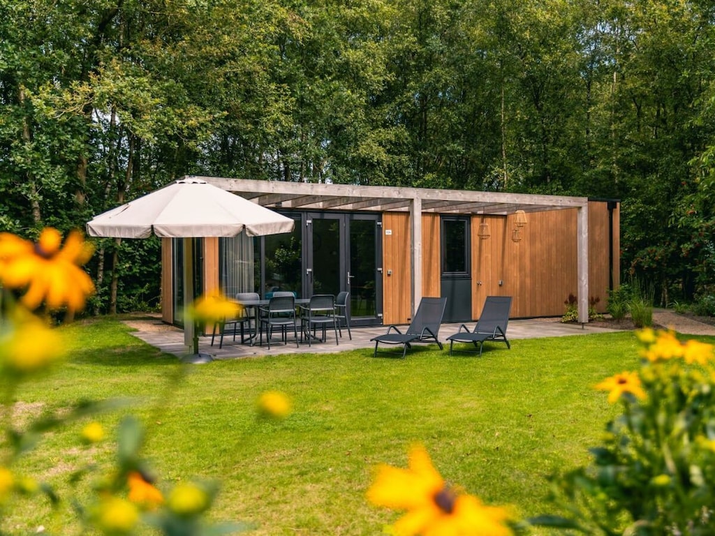 Modernes Chalet in Ruinen (Drenthe) für 6 Personen mit Terrasse, Garten und eigenem Whirlpool.