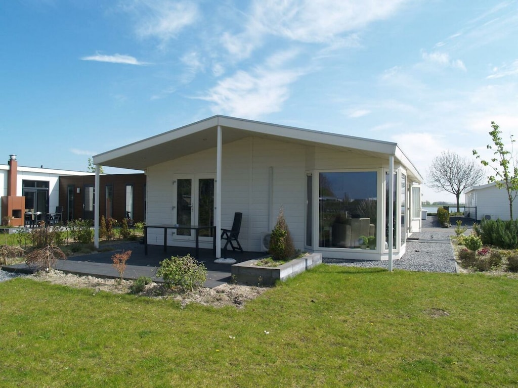Freistehendes, ebenerdiges Chalet in Ijhorst, Overijssel, für bis zu 6 Personen, mit Terrasse und kostenlosem WLAN.