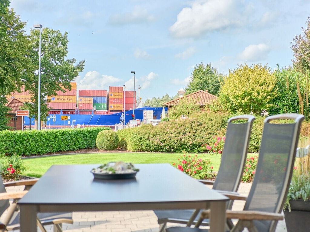 Scheepsdek, villa met uitzicht op het kanaal