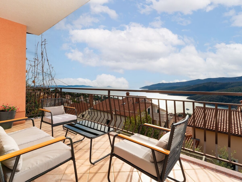 Appartement in Rabac met zwembad