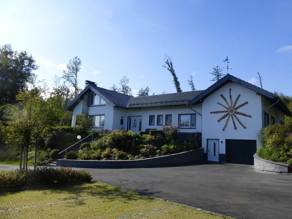 Villa in Schmallenberg met zwembad
