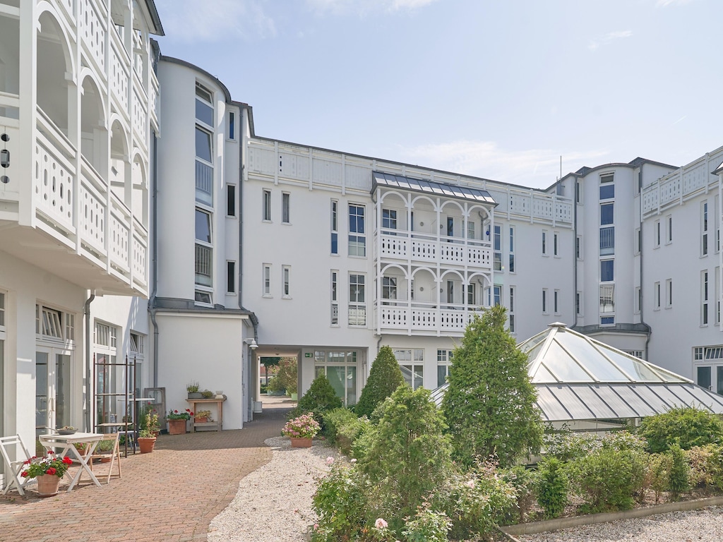 Gemütliche Ferienwohnung im Seepark Sellin mit Balkon