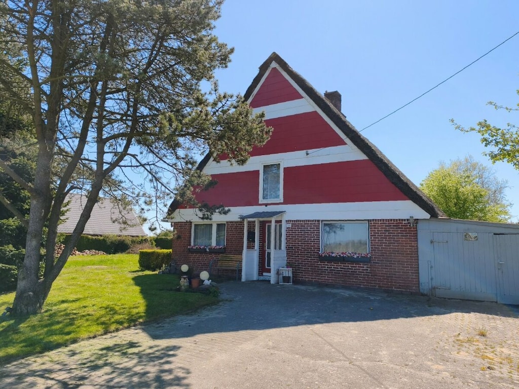 Rietgedekt huis vlakbij de Elbe