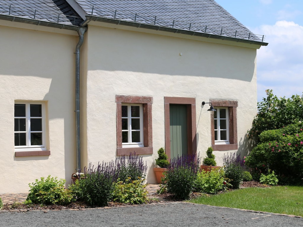 Vakantiehuis in Jucken met zwembad