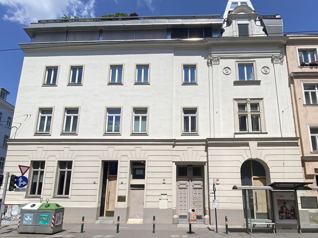 geschmackvoll  und ruhig mit Terrasse