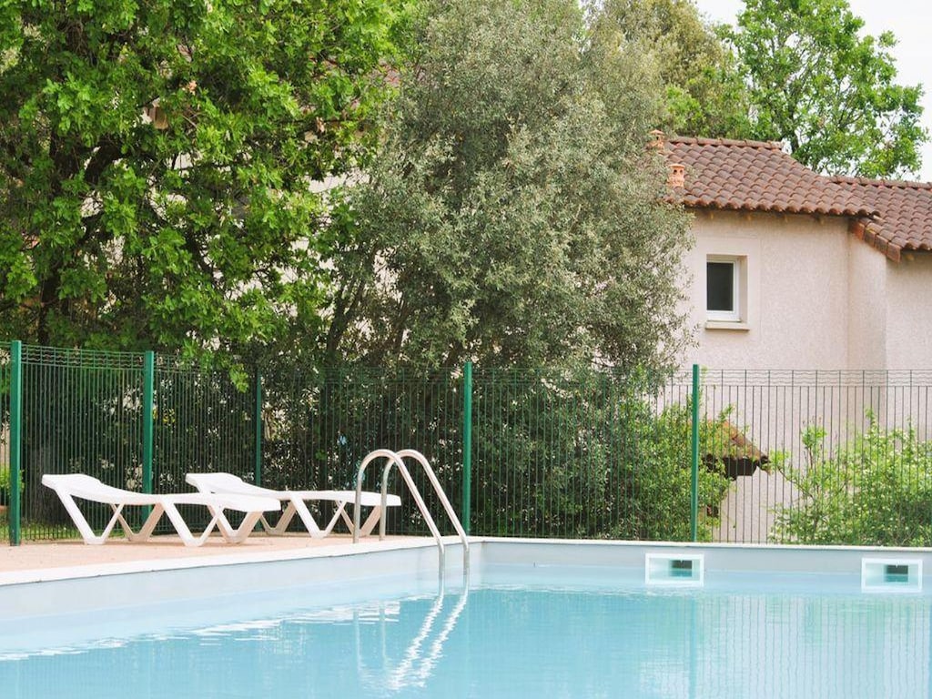 8-Gäste-Villa in Carayac mit beheiztem Pool