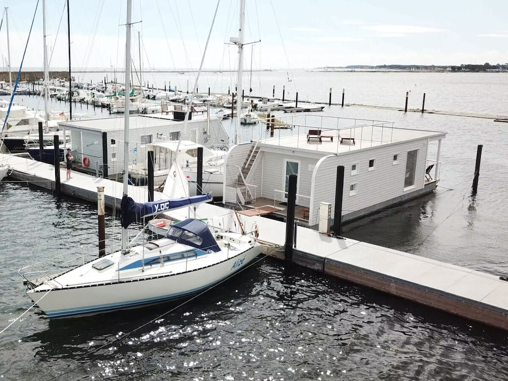 Woonboot in de Oostzee met 2 slaapkamers