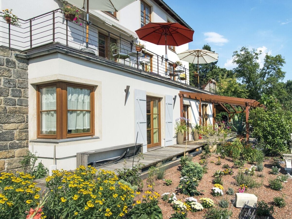 Vakantieappartement in Pirna met zwembad