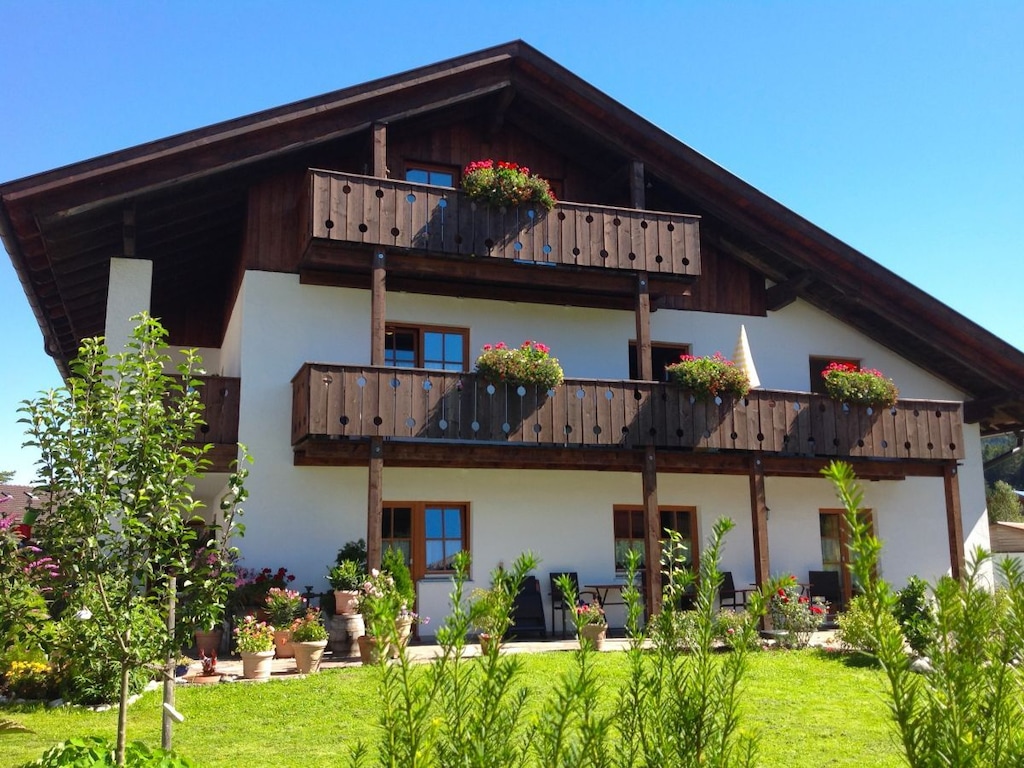 Vakantieappartement in Krün met zwembad