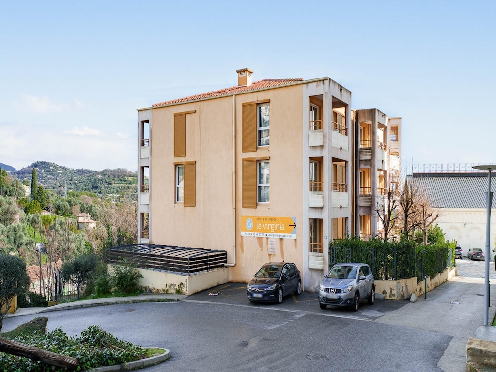 Verblijf met uitzicht op de bergen in Grasse