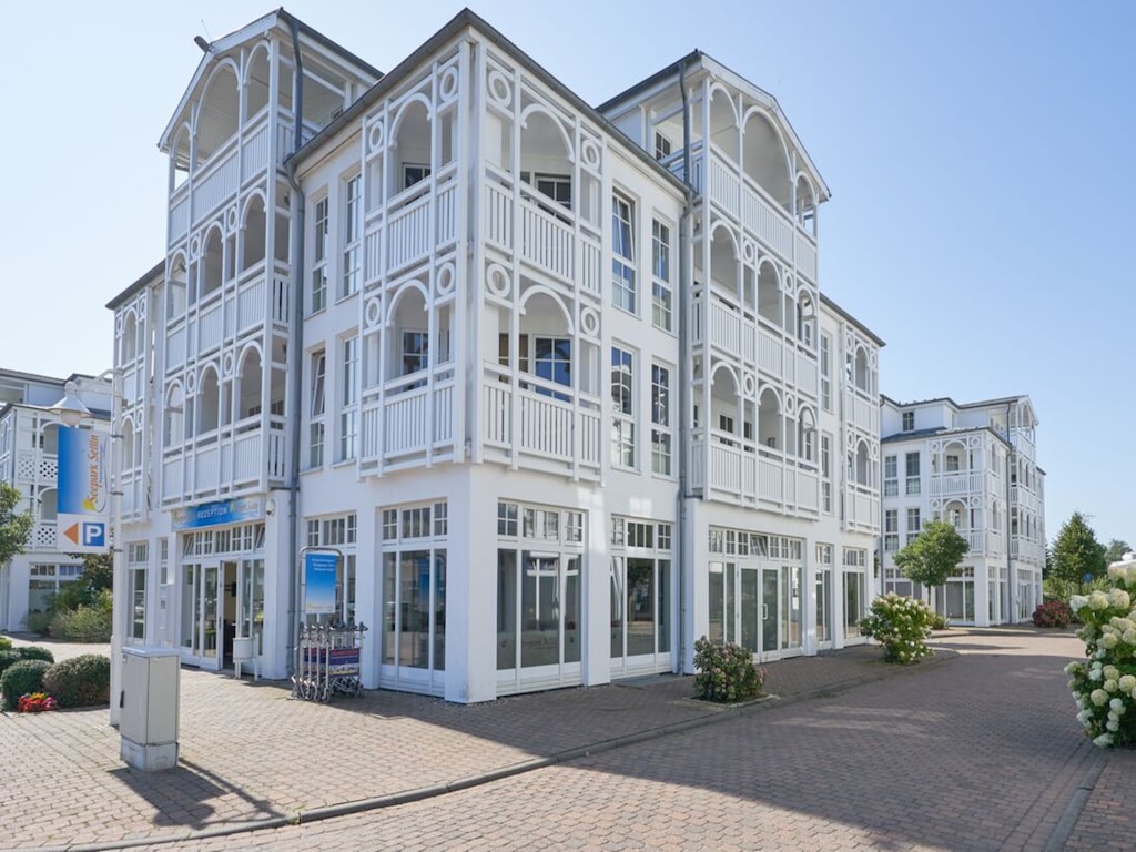 Vakantieappartement met balkon en toegang tot het zwembad in Sellin.