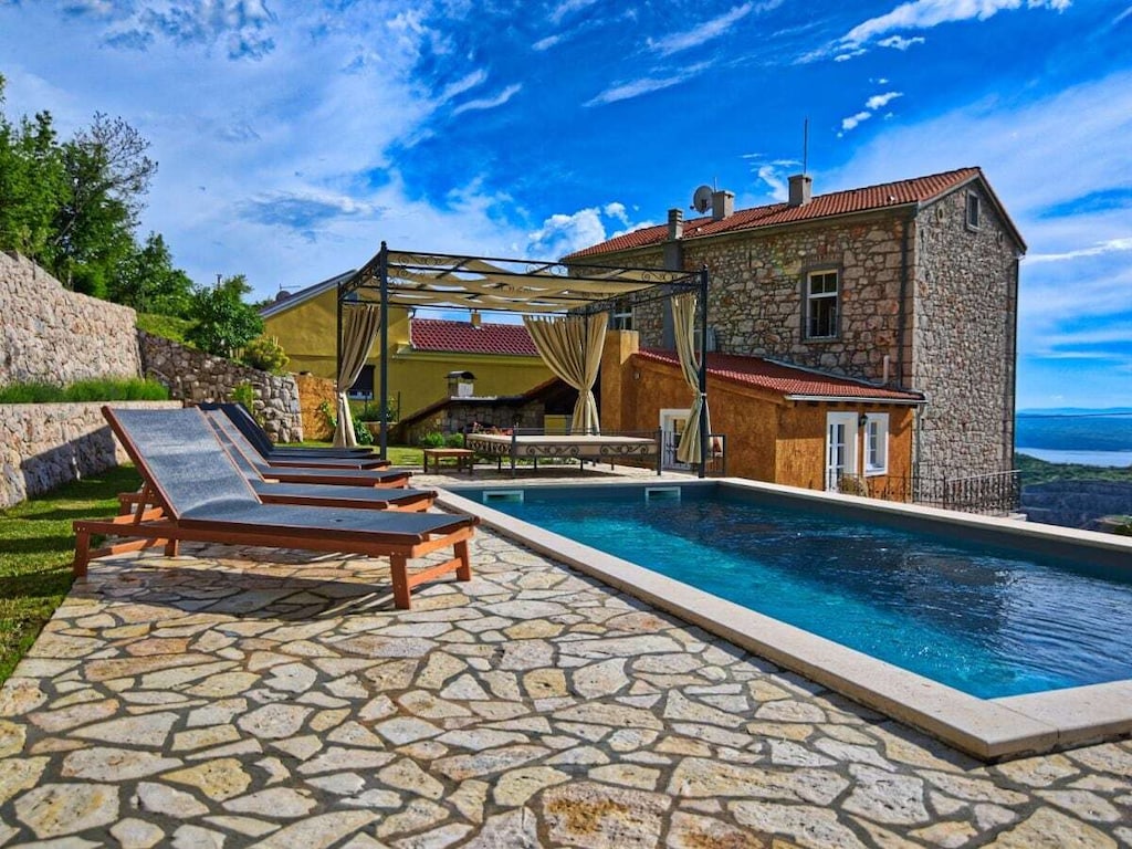 Villa in Grižane met zwembad