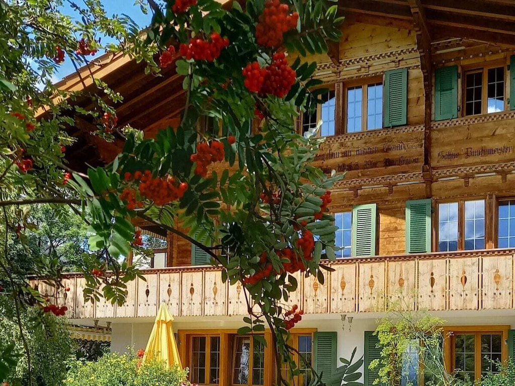 Hütte in Lenk mit Schwimmbecken