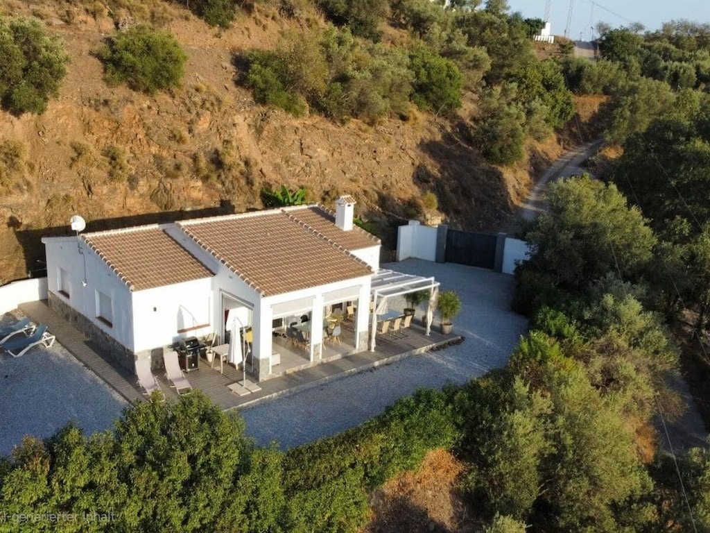 Bungalow in Sayalonga met barbecue