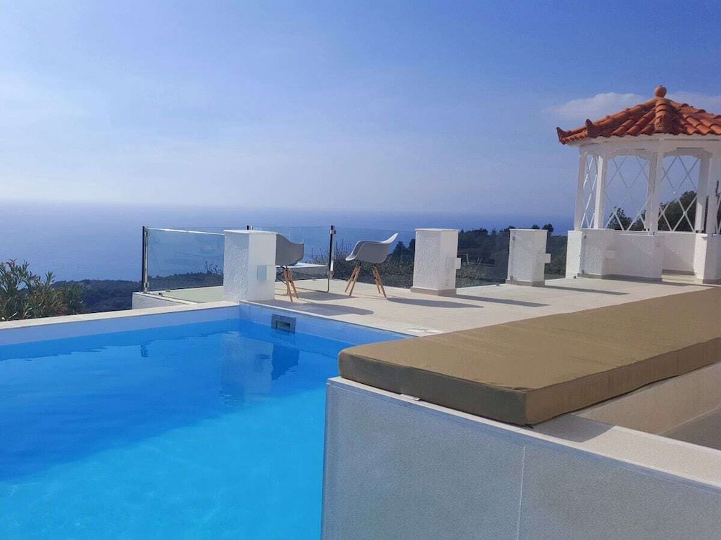 Villa in Kalo Nero met zwembad