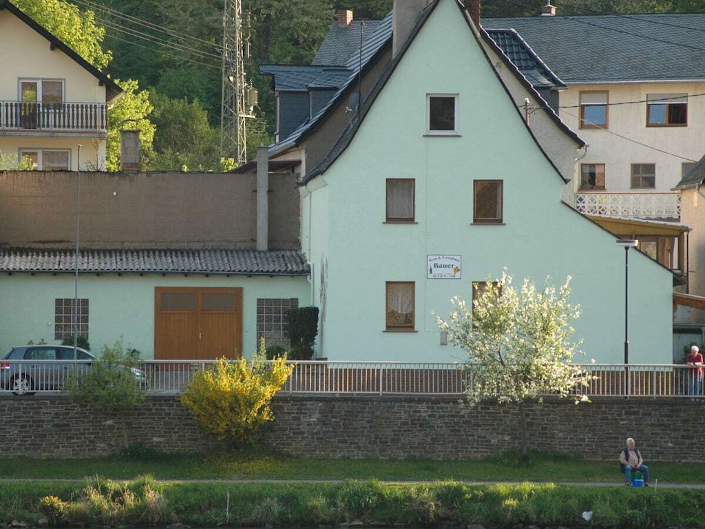 Vakantiehuis in Briedern met zwembad