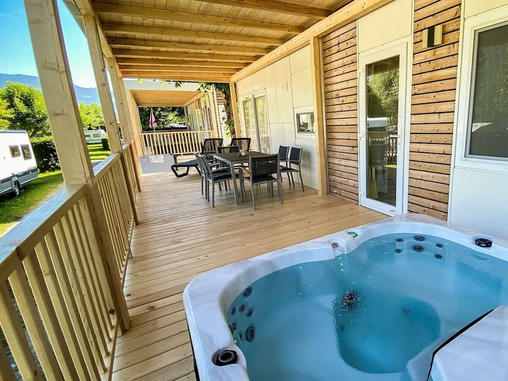 Cottage Whirlpool 4